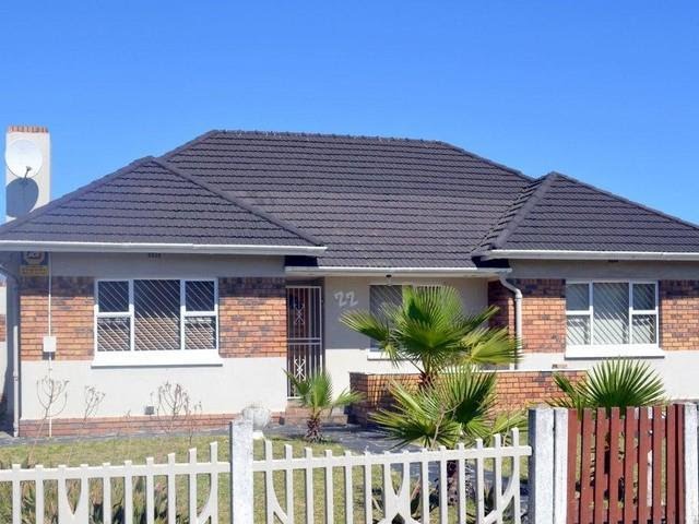 3 Bedroom House For Sale in Thornton, Cape Town, Western Cape, South Africa for ZAR 1,799,000