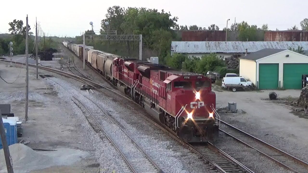 CP 7052 at Rondout, IL