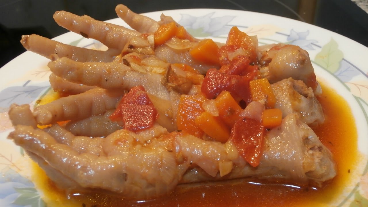 Patas de pollo en salsa,para chuparse los dedos.