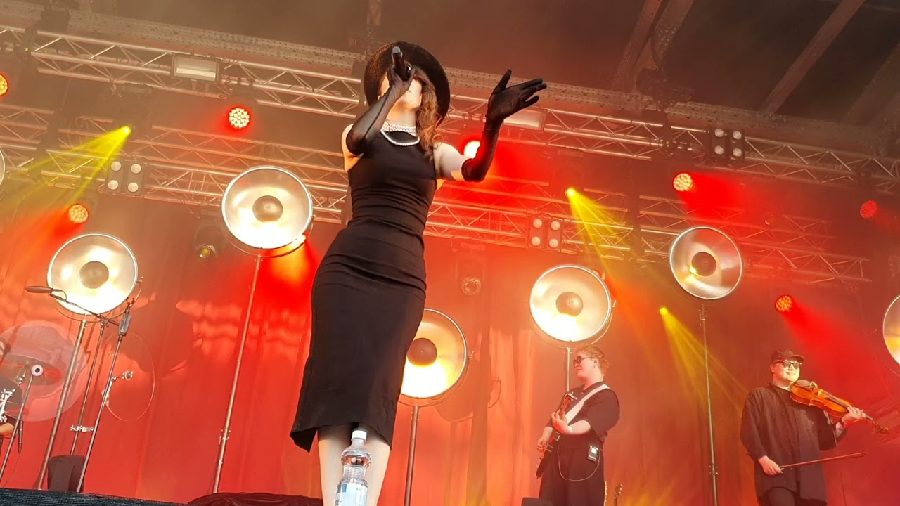 BEHM: Polvet edellä puimuriin live 5.6.2024 Allas Seapool