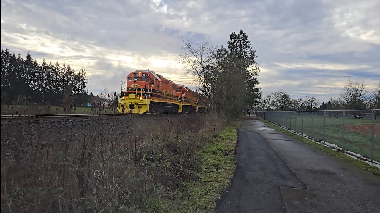 PNWR toledo hauler with a covered hopper in corvallis oregon 
