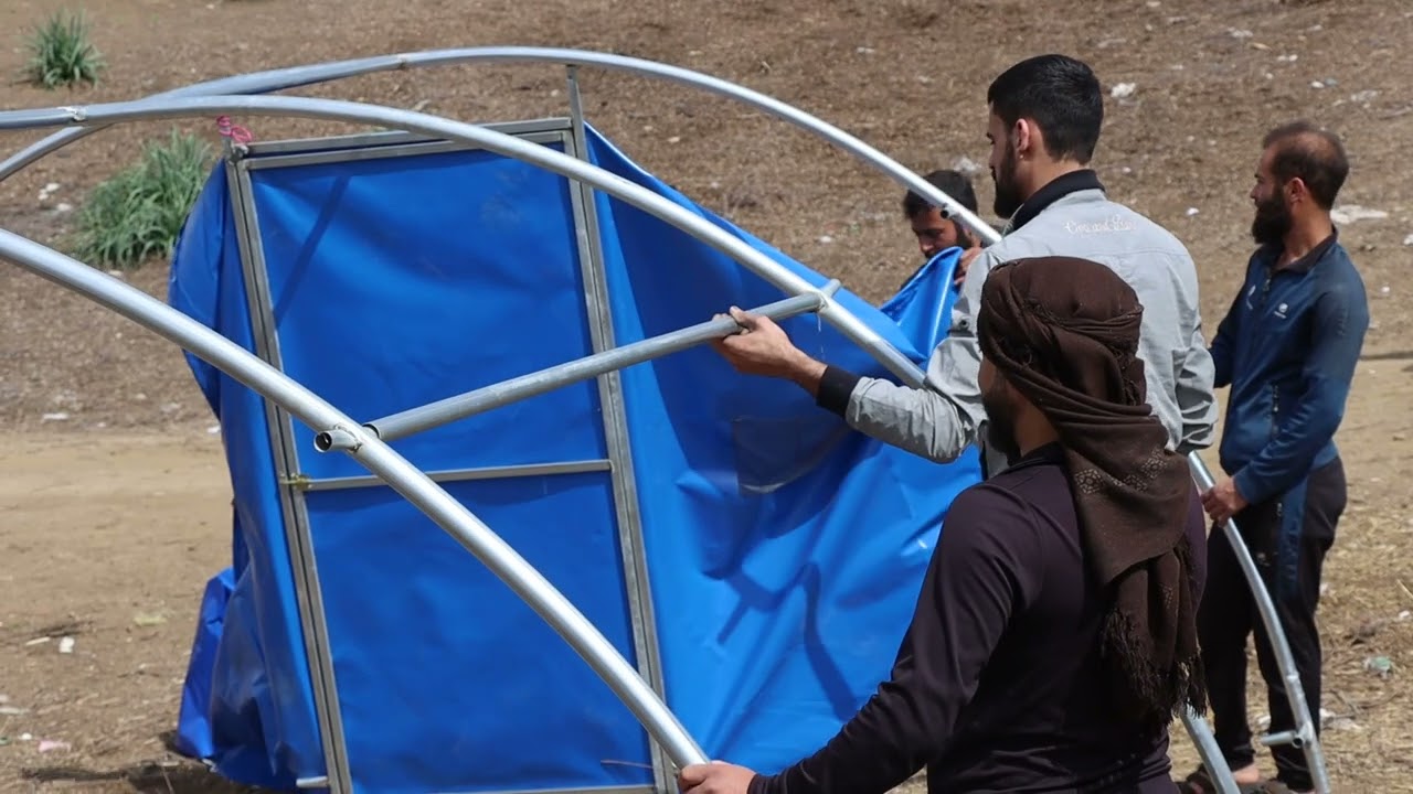 تركيب وتوزيع 788 خيمة على المتضررين من الزلزال