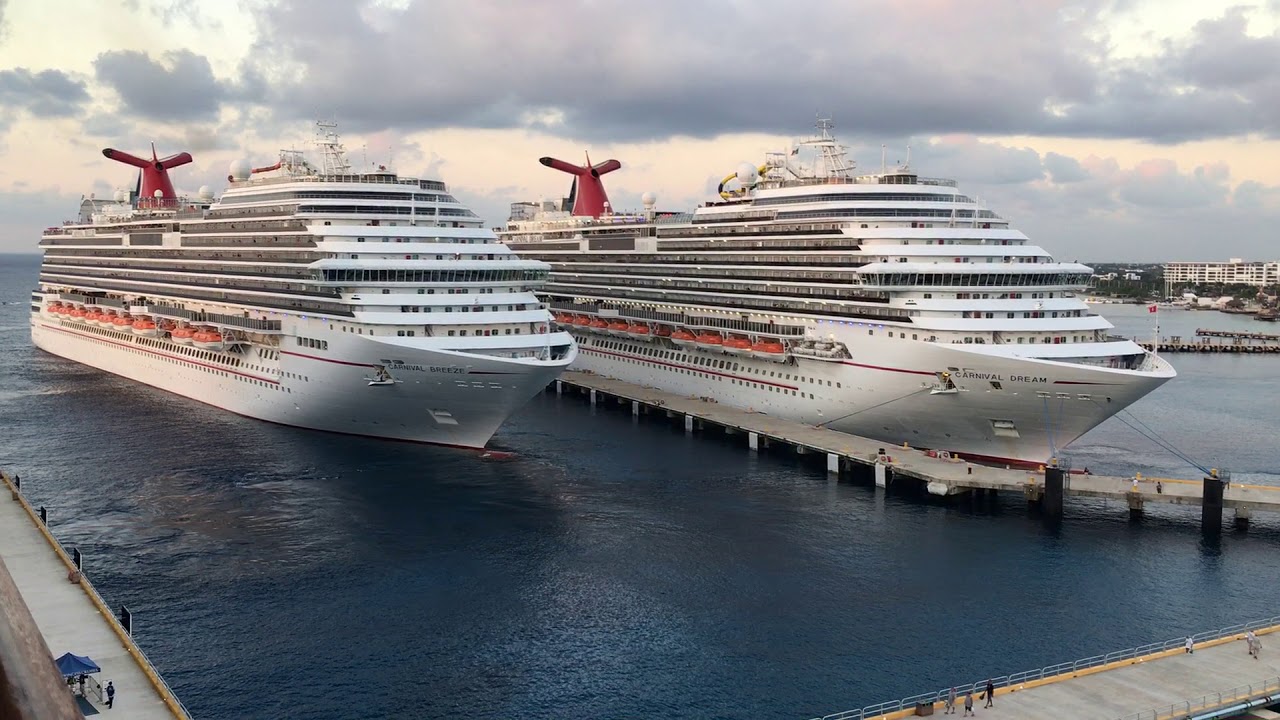 Carnival Breeze departing Cozumel 豪華クルーズ船の汽笛　乗客が大盛り上がり！！！