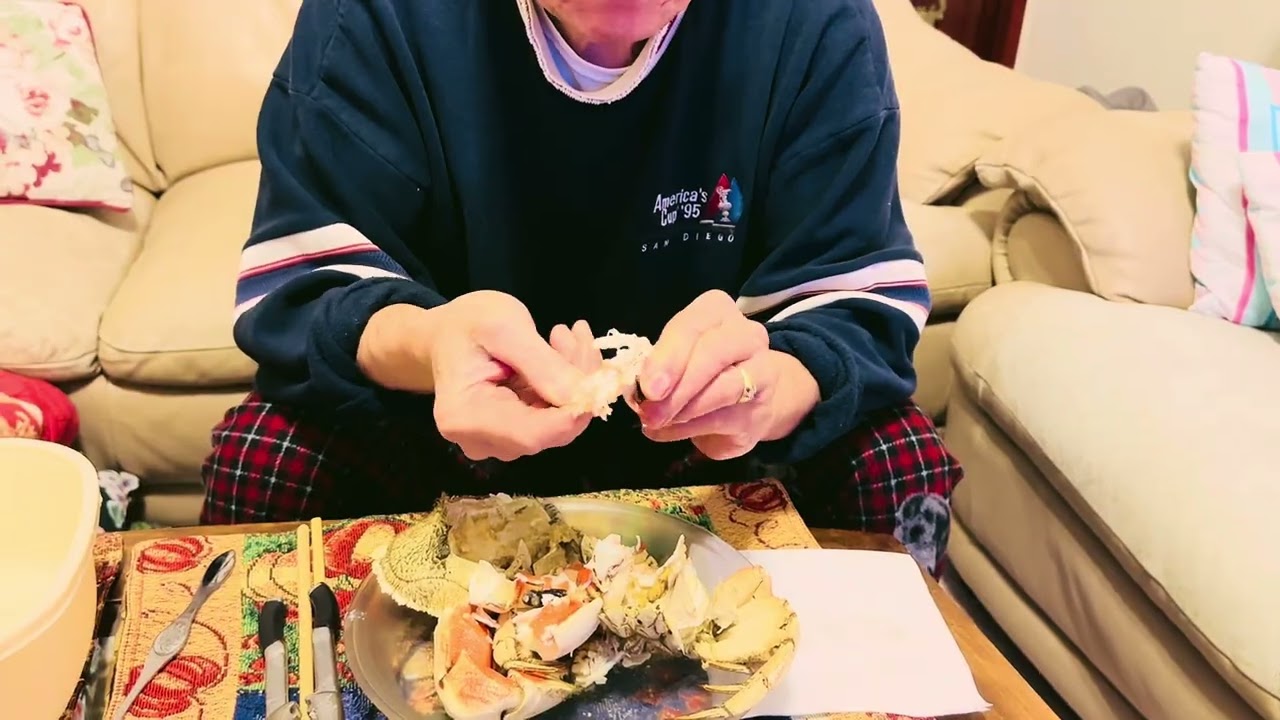 吃螃蟹Eating crab 🦀 #crab 