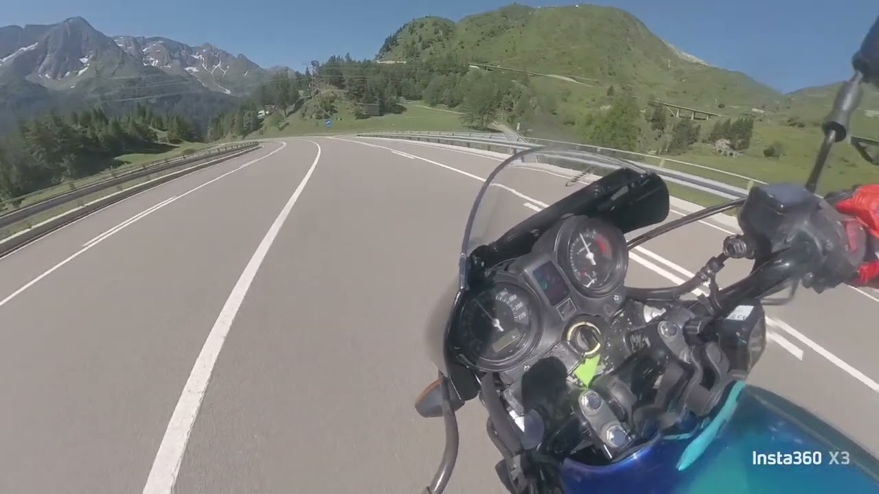 Sulle vette del gottardo  adrenalina  sulla cbf 500