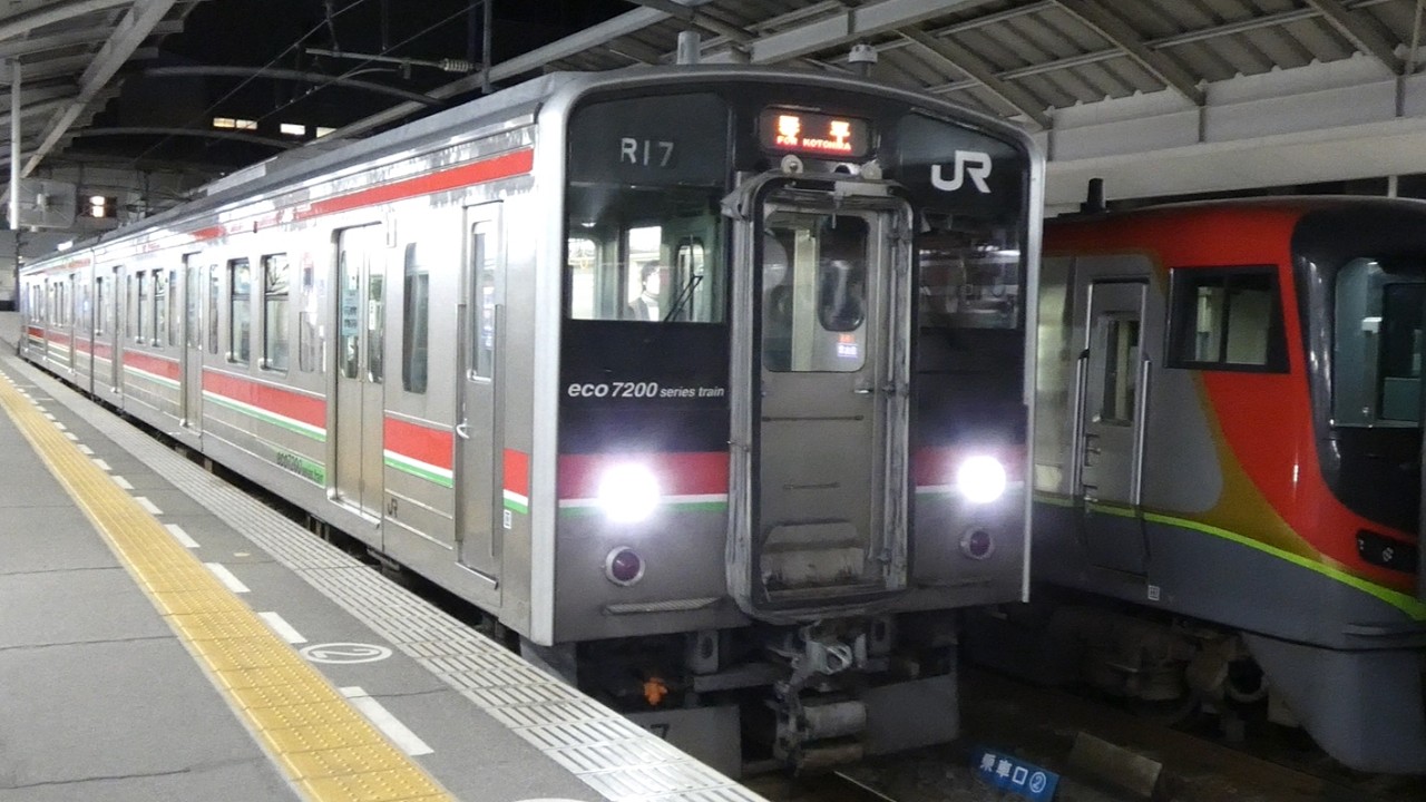 JR四国　7200系 R17編成　予讃線 高松駅