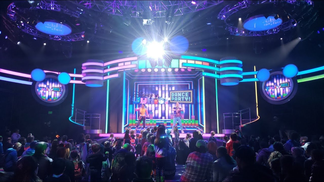2019: FULL Disney Junior Dance Party, now with Vampirina, Disney California Adventure