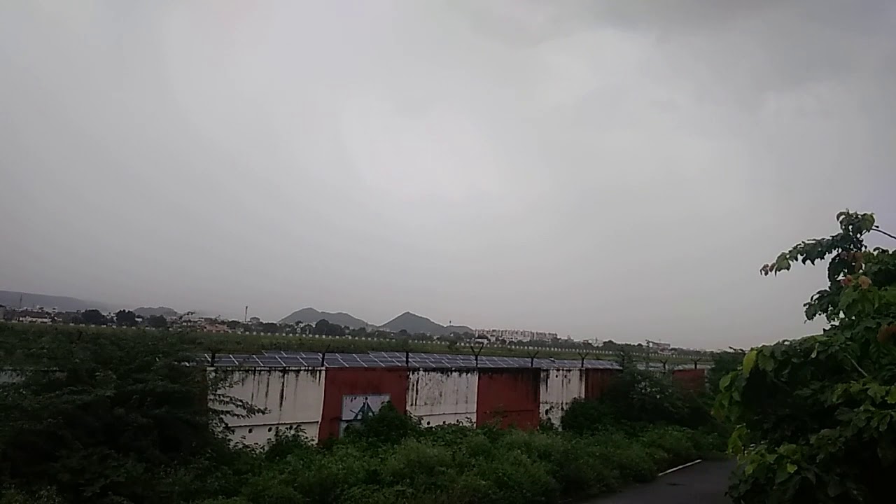 Go air in landing at Jaipur Airport || International Airport || Must Watch