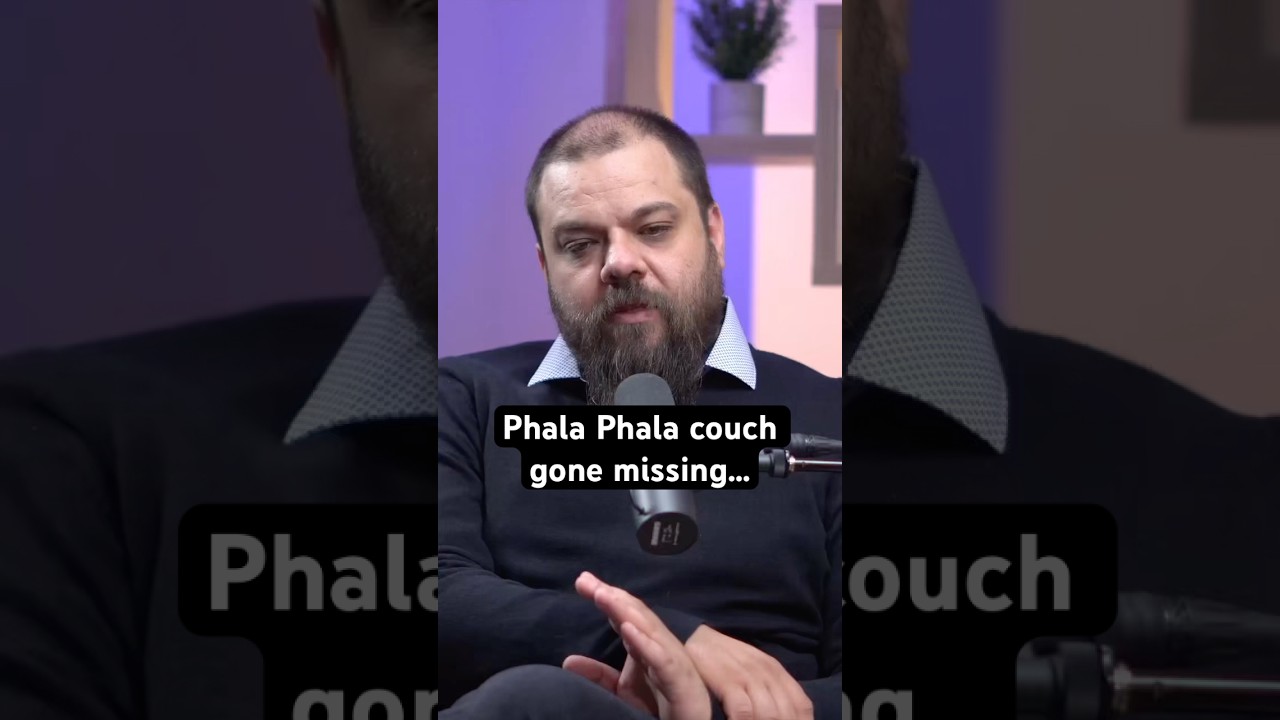 Диван Пхала Пхала отсутствует&hellip; #ramaphosa #smwx #phalaphala