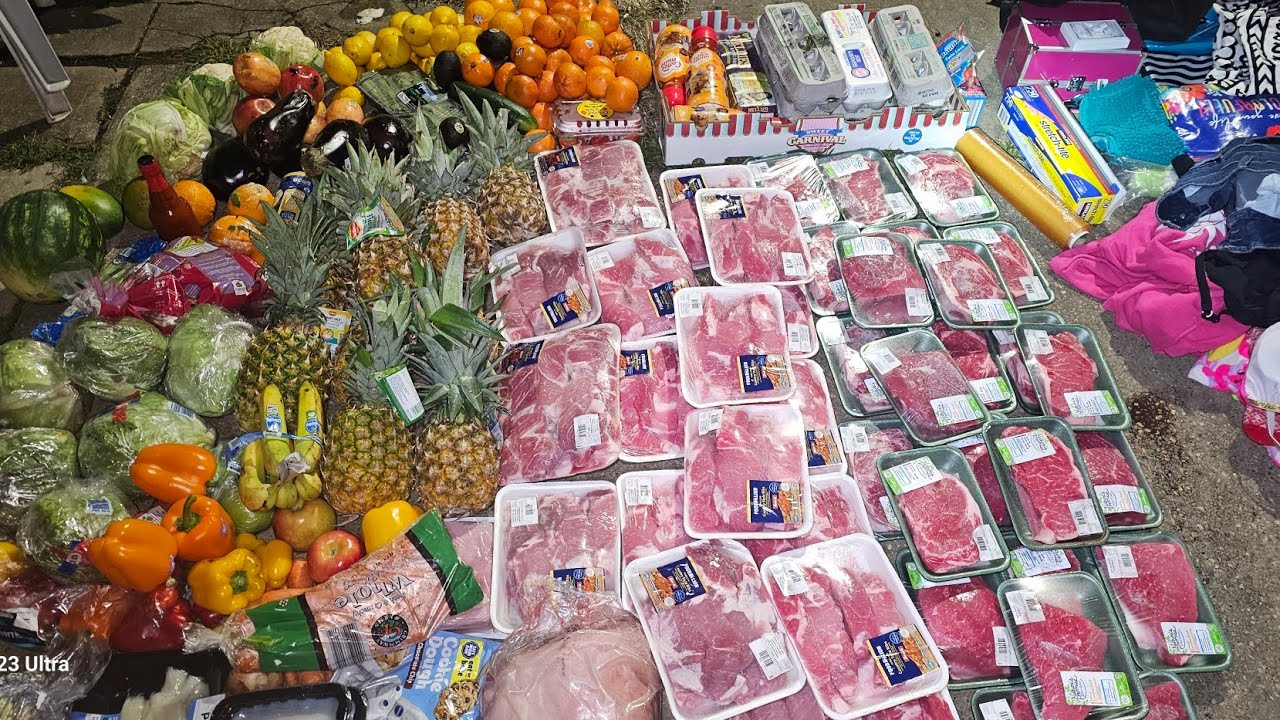 Dumpster Diving  Binaha ng mga Karne Steak Prutas Gulay Damit Itlog