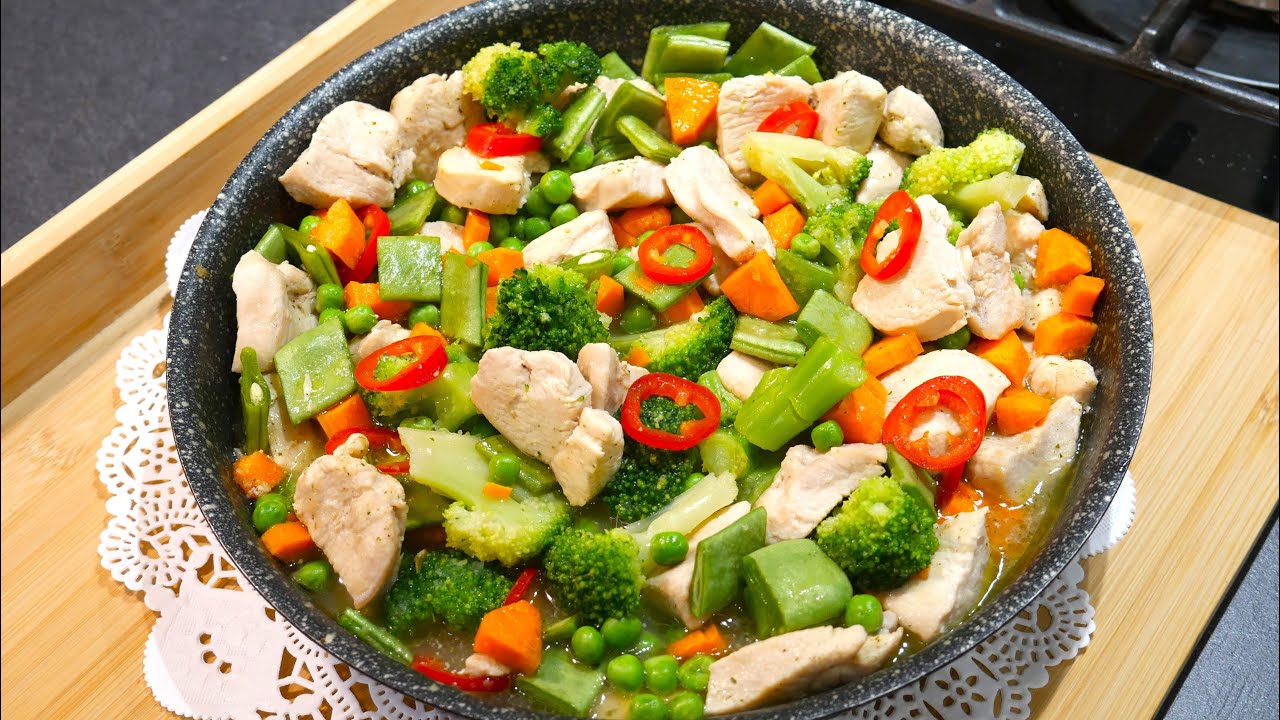 Piersi z kurczaka z warzywami. Szybki, łatwy i smaczny obiad dla całej rodziny. Becia poleca.