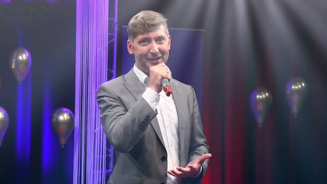 Raffael König - Weil die Liebe eine Rose ist