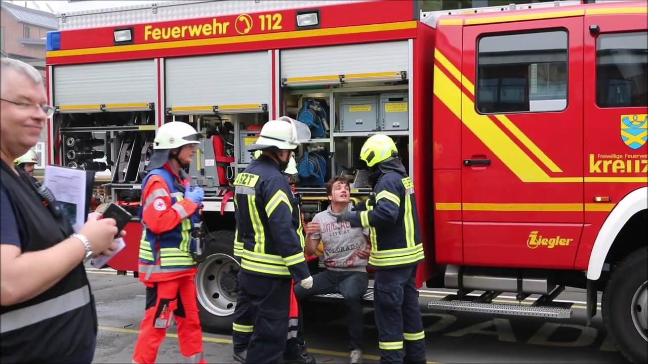 Herbstübung 2023: Gemeinsame Einsatzübung von Feuerwehr Kreuztal und Deutschem Roten Kreuz (NRW)