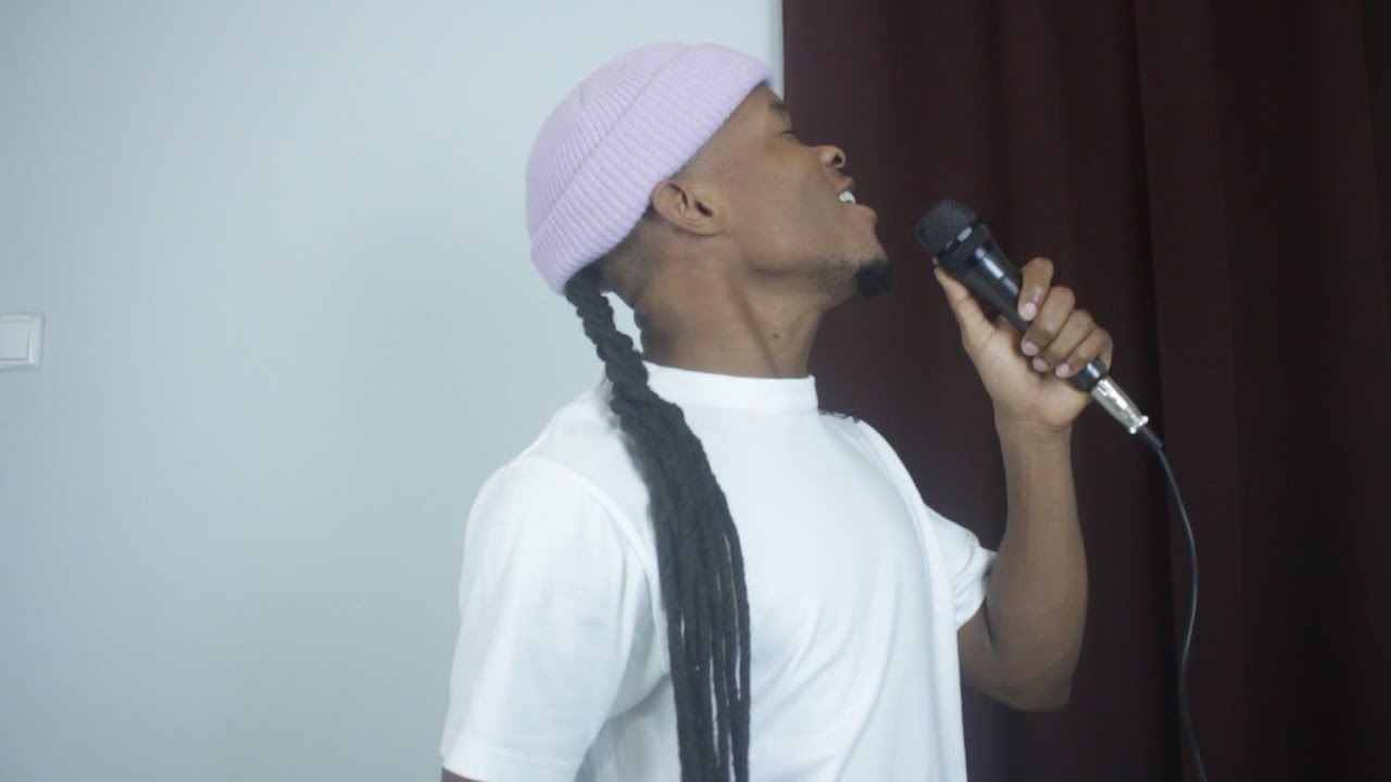 Se Mr. Kuka entoasse o Hino Nacional