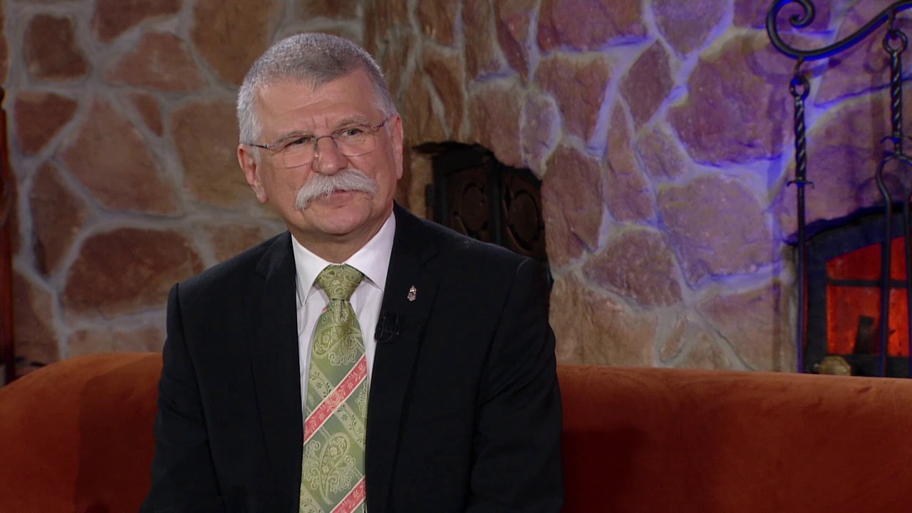 Rendhagy&oacute; Bayer show - K&ouml;v&eacute;r L&aacute;szl&oacute; kimondta: ez&eacute;rt nem javasolja m&eacute;g az EU-b&oacute;l val&oacute; kil&eacute;p&eacute;st