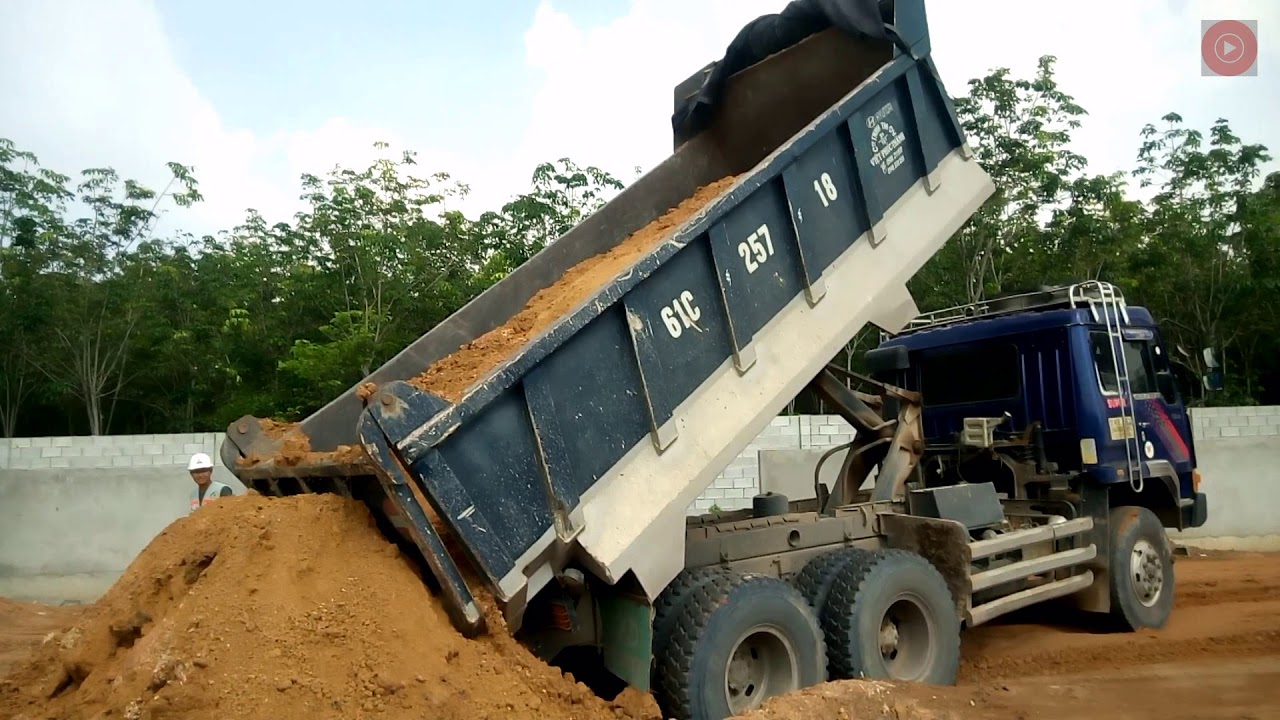 Xe ben đổ đất nền bị lún / truck benz dump dirt / Đông Anh vlog