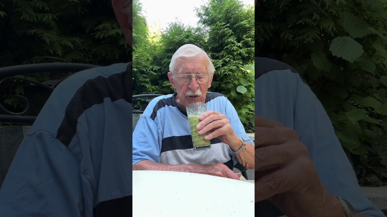 Opa Werner probiert ✨Eis Matsche Latsche ✨ #dierentnerwg #rentnerwg #opawerner #matschelatsche