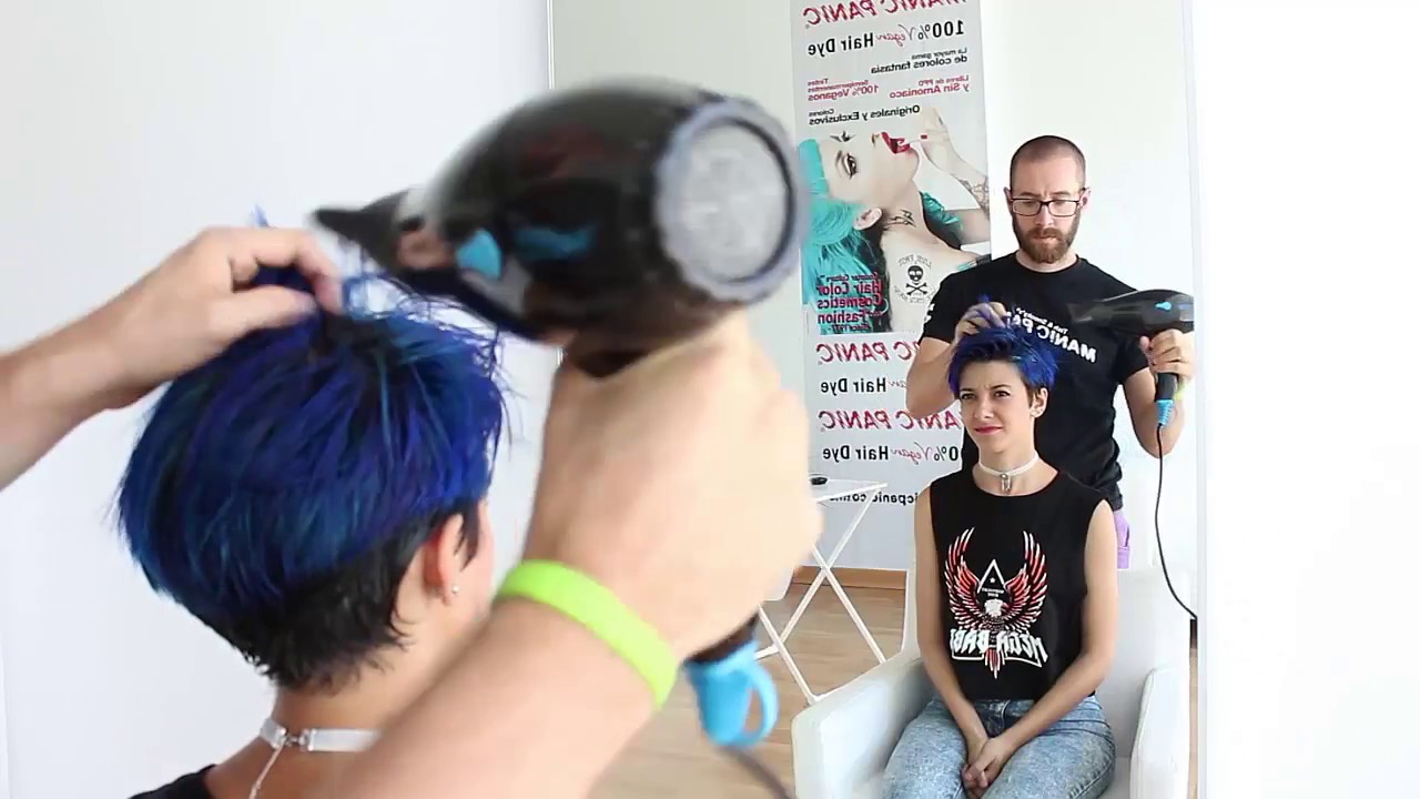Cambio de Look con Manic Panic. Mechas fantasía en tonos azules y violetas.