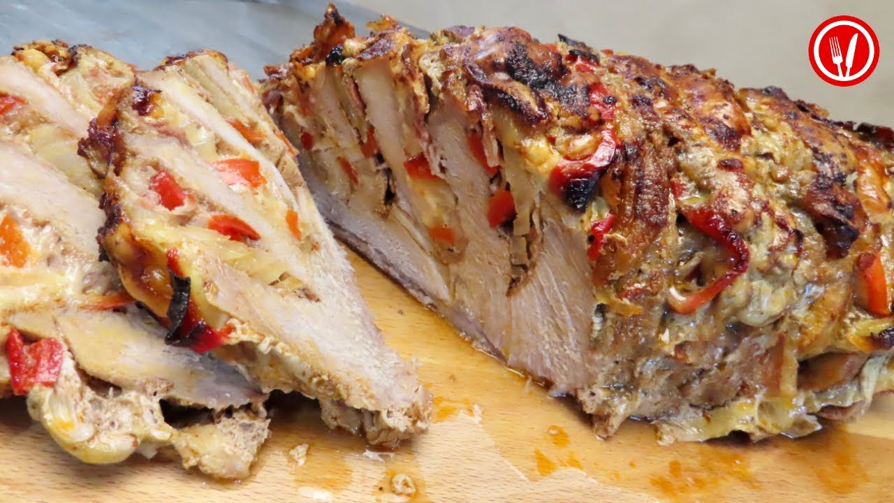 Pomysł na lunch &ndash; pieczona kark&oacute;wka z cebulą, papryką, serem, bekonem i ziemniakami