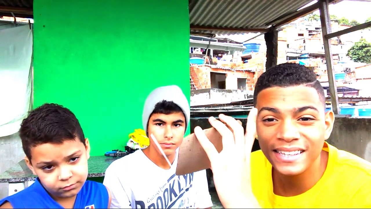 Cortando a placa do YouTube