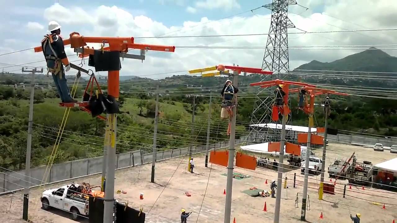 COMISION FEDERAL DE ELECTRICIDAD CAMBIO DE AISLADOR DE PASO.flv