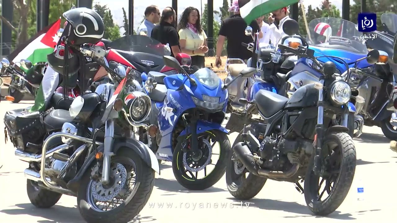 موكب للدراجات النارية يصل إلى القصور الملكية العامرة احتفالا بعيد الاستقلال الـ76