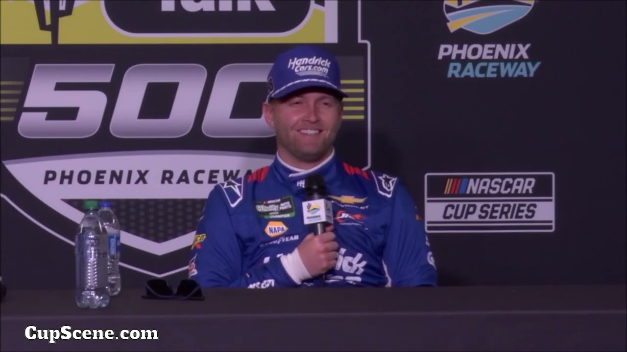 Гонка NASCAR на трассе Phoenix Raceway, март 2026 года: Уильям Байрон перед гонкой.