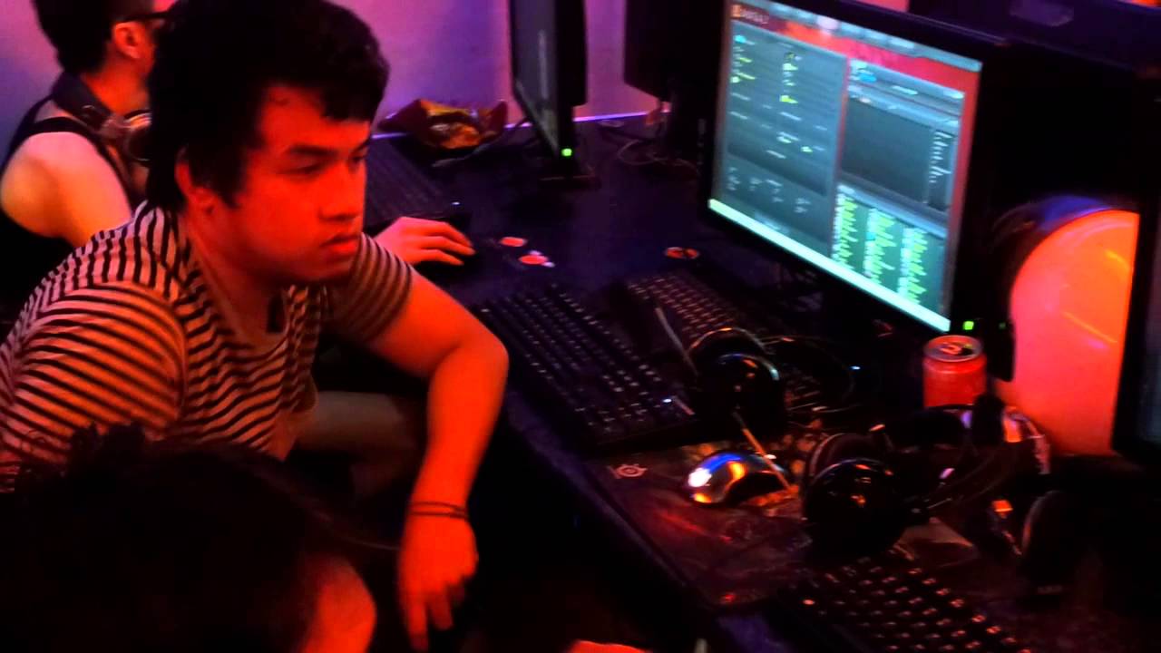 MiTH.Trust practice with Orange E-Sport at Orange Cyber Cafe