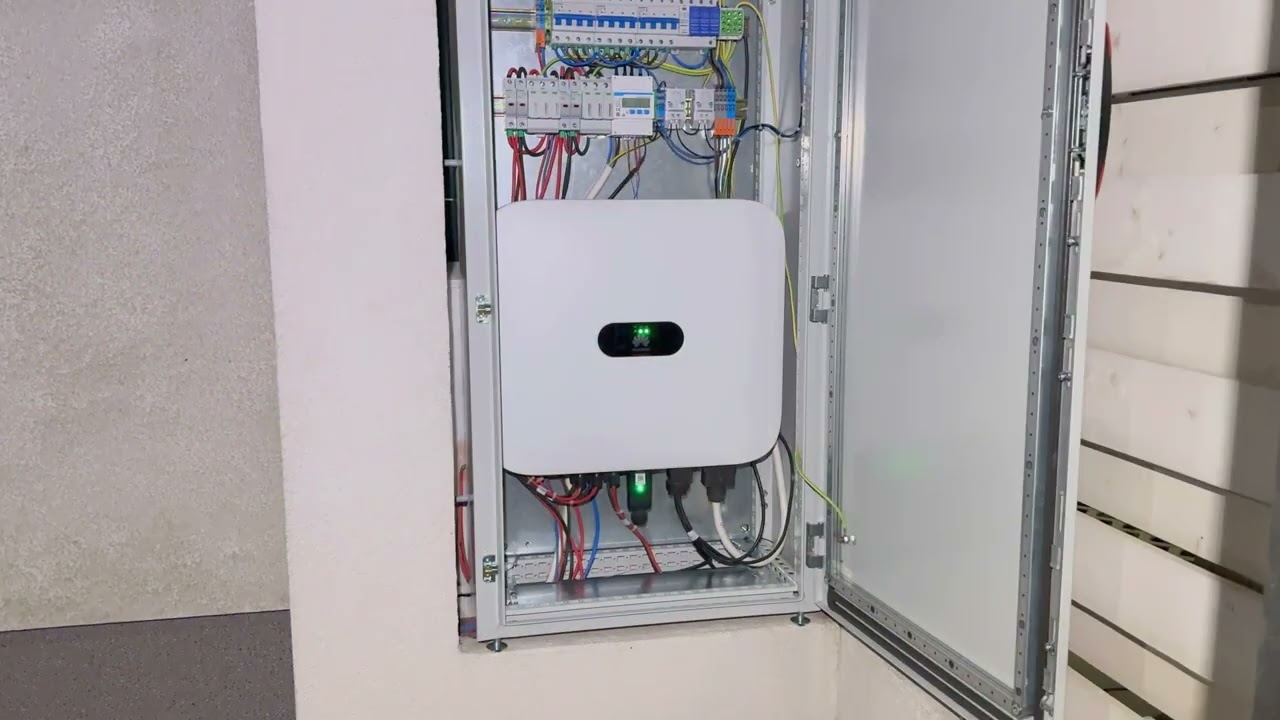 Cutie metalica ventilata pentru mascarea invertorului si a cablurilor