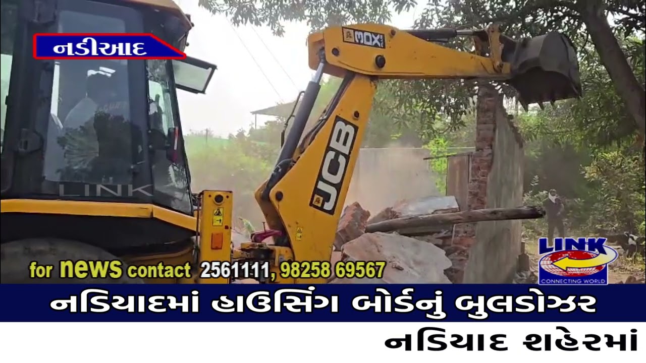 નડિયાદ : હાઉસિંગ બોર્ડનું બુલડોઝર, S R P  વિસ્તારથી પ્રગતિનગર તરફ જતાં નવા તૈયાર થયેલા રોડ પર..