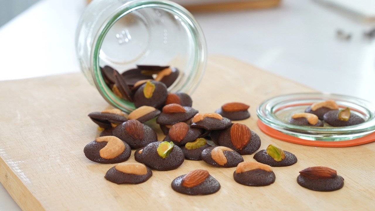 Crispy Chocolate Nut Cookies｜Apron