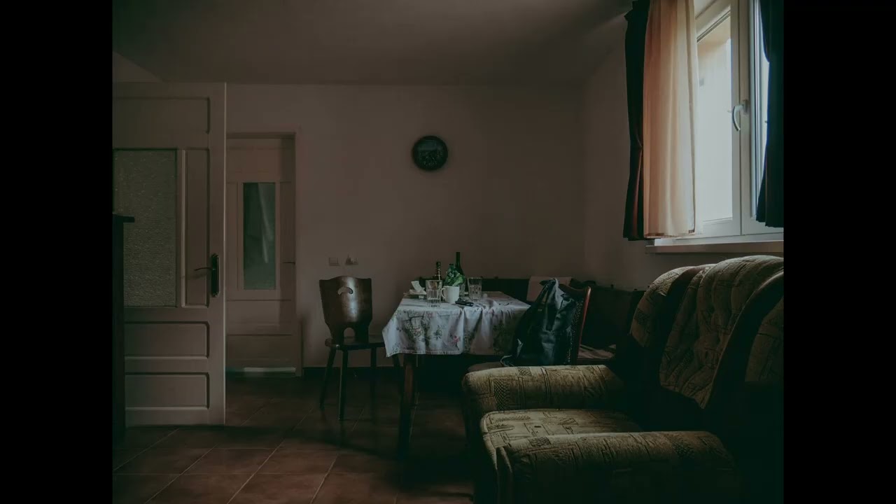 Quiet Living Room with Soft Light — 1 Hour Deep Focus