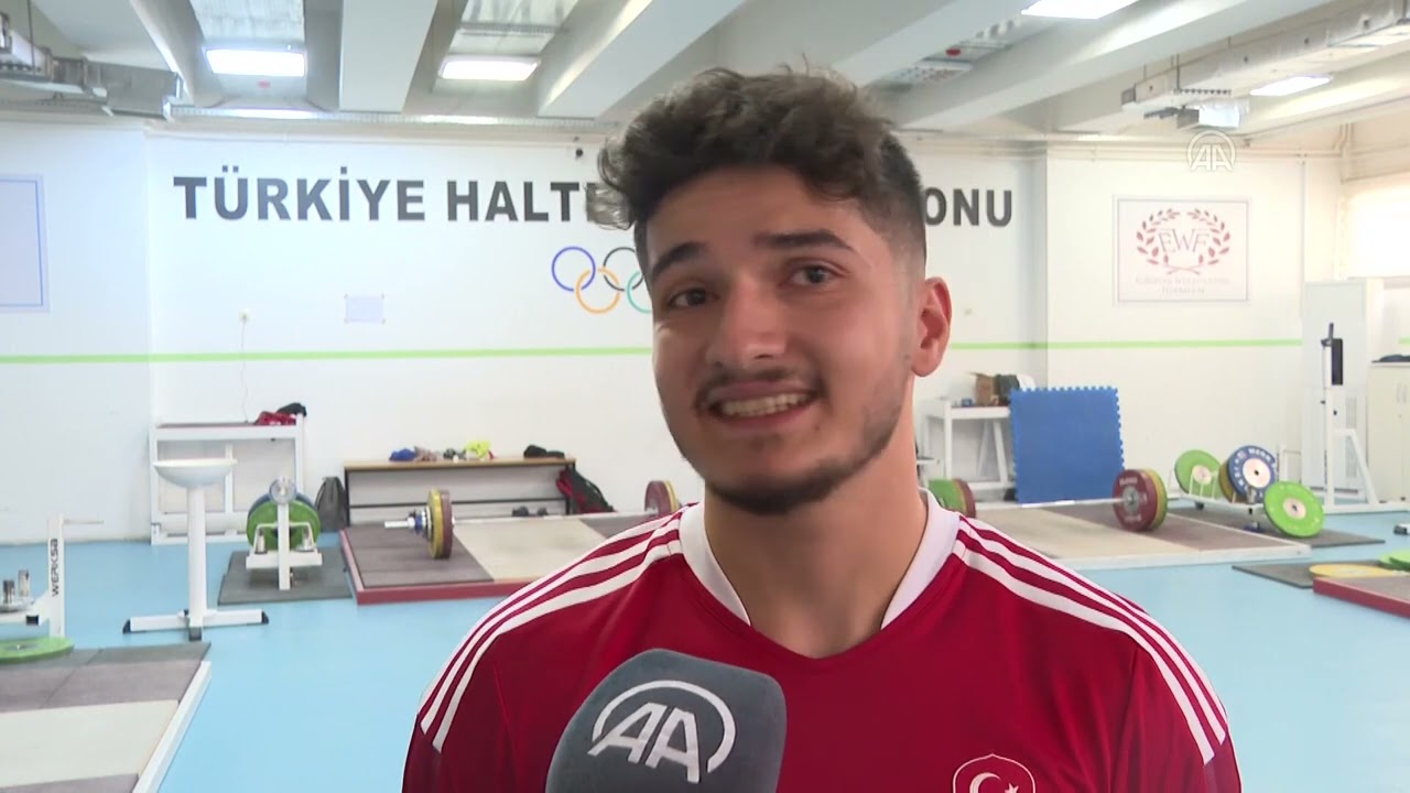 Milli halterci Muhammed Furkan Özbek rekor peşinde