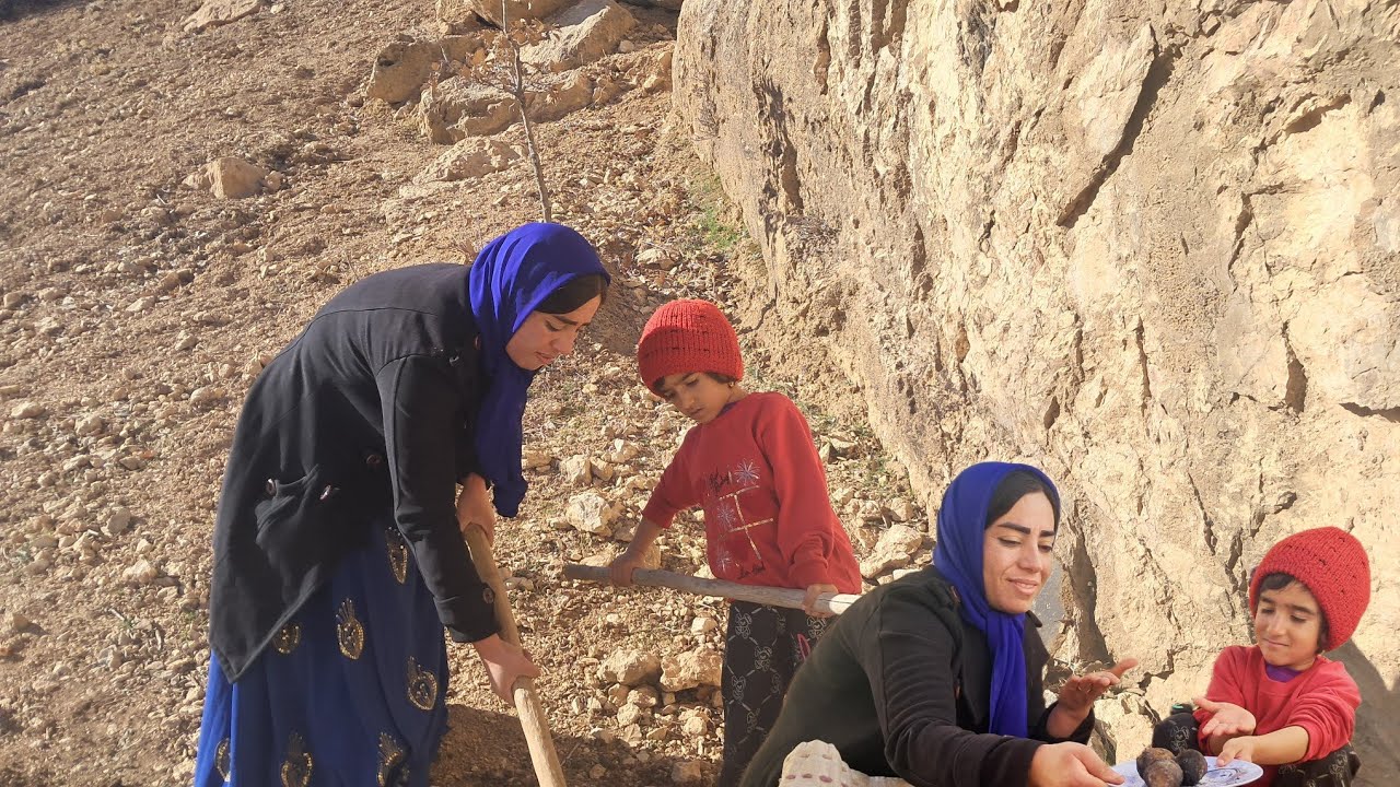 Return to the Ruins; When the Nomad Mother Decided to Rebuild Her Life from the Ashes of Her Hut