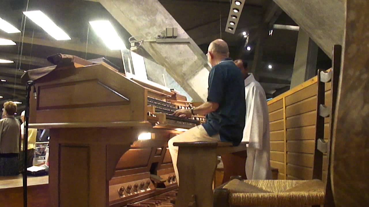 Lauda Jerusalem....dalla processione eucaristica di Lourdes. 30 agosto 2012