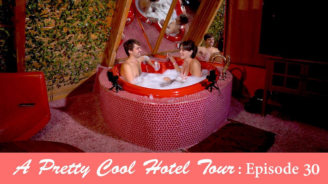 A Pretty Cool Hotel Tour : Episode 30 : Hicksville Pines Bud & Breakfast