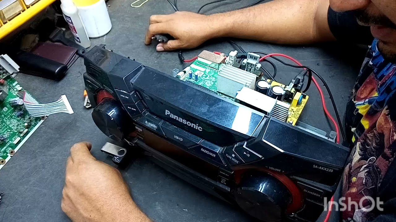 Som Panasonic SA AKX220, gaveta abrindo, USB inoperante.
