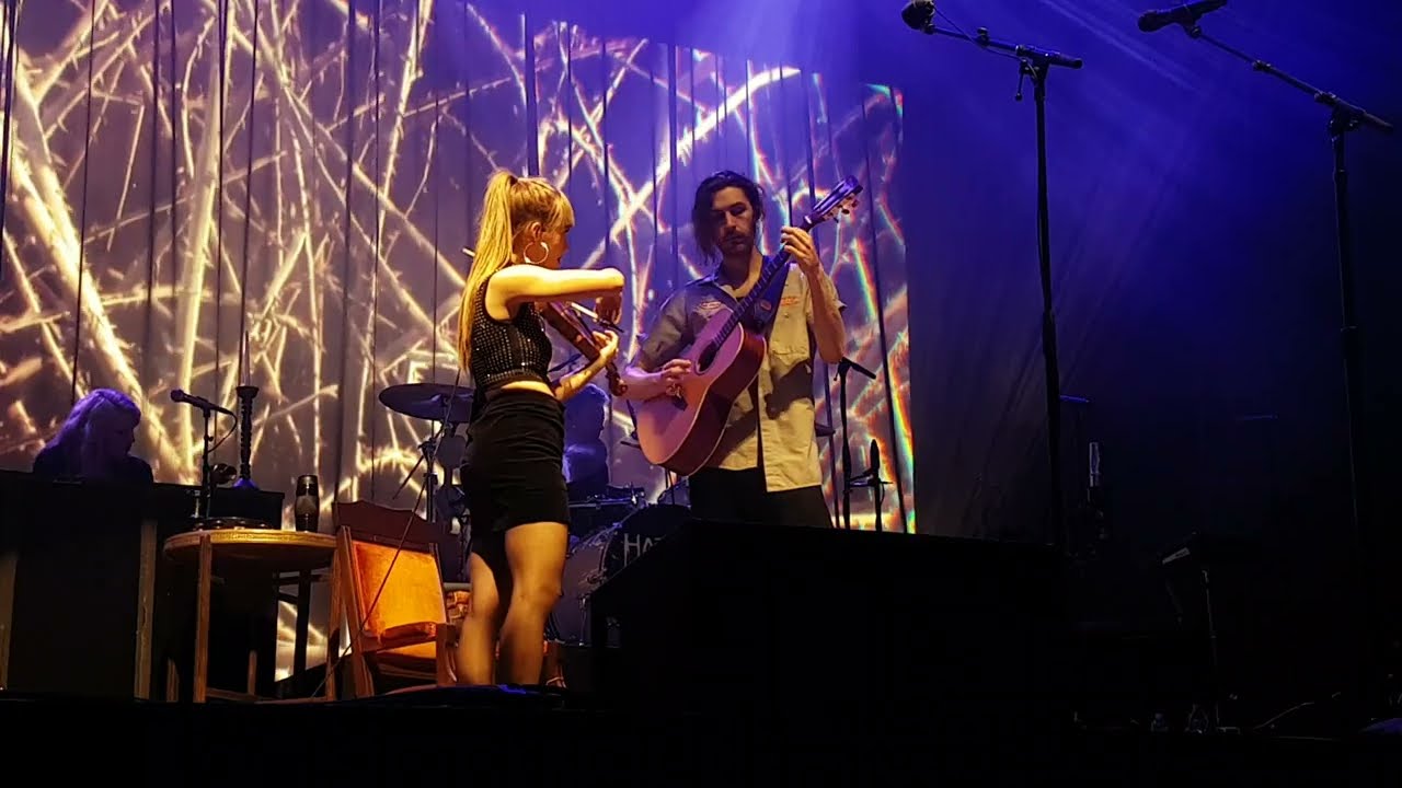19-10.22 - Hozier - Shrike (10)