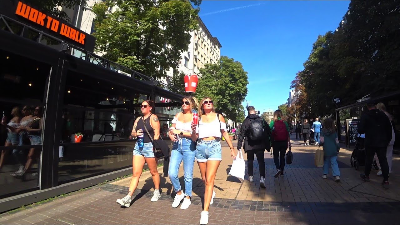 Walking in Sofia - October Walk 2022 Bulgaria - City Centre Vitosha Main Street - София, България