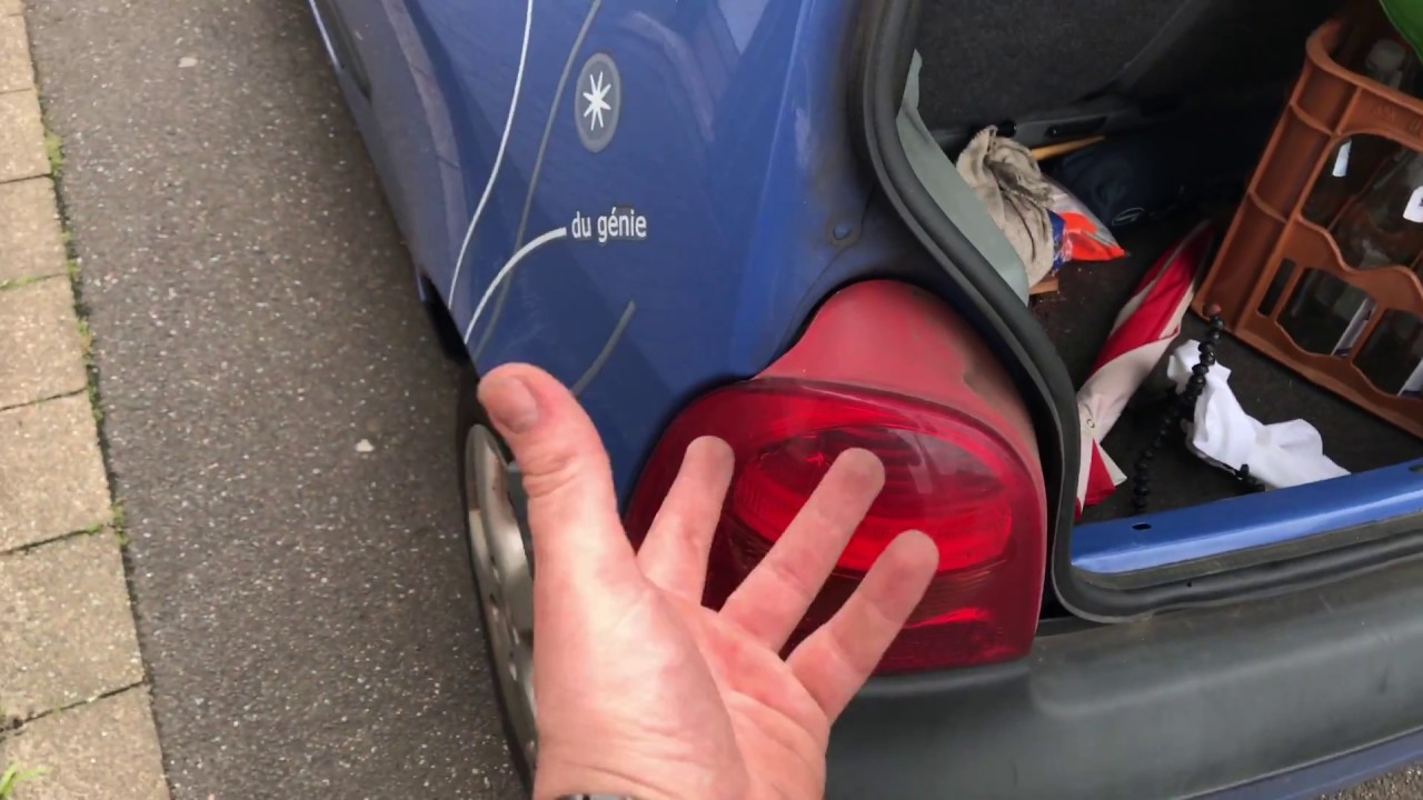 How to replace bulb back light change Brake light disassembly turn signal Assembly Renault Twingo