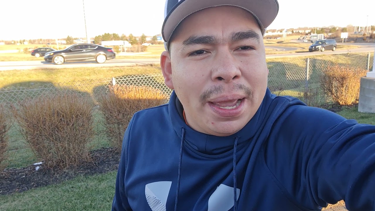 LA MAMALONA MIRANDO LAS TACOMAS CUAL CREES KE BA A COMPRAR