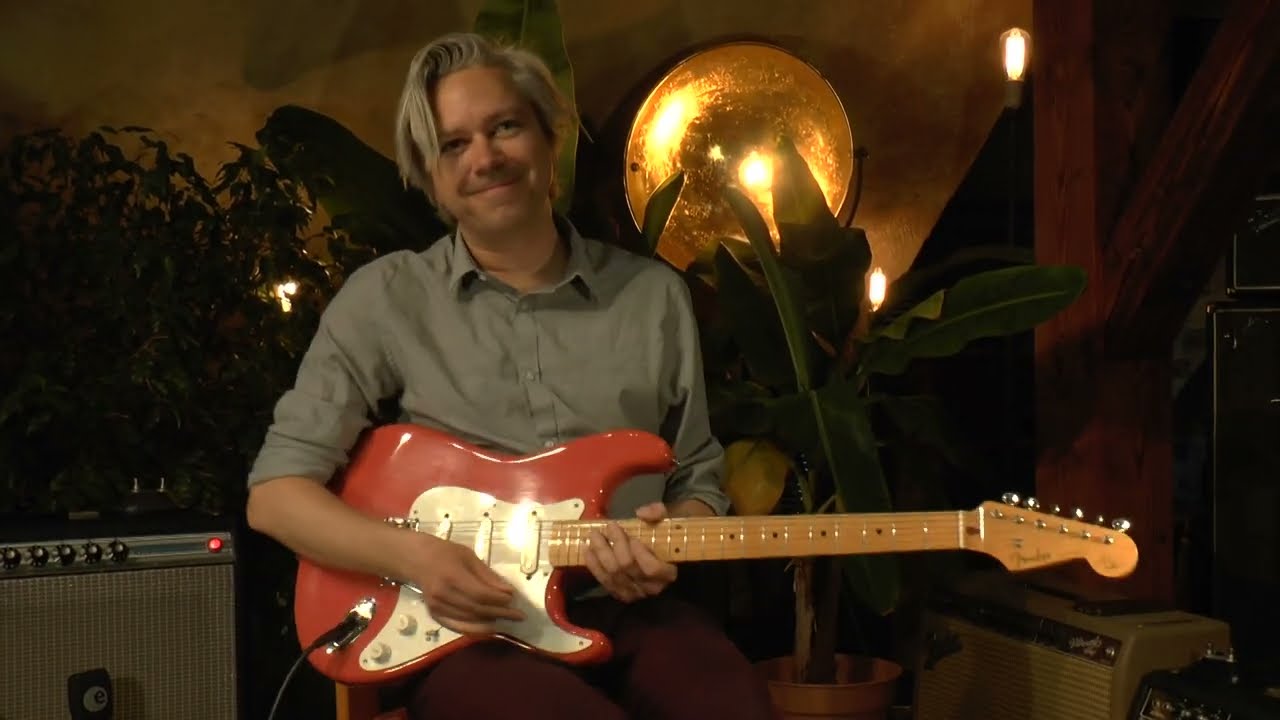 Fender Stratocaster Hank Marvin Signature presented by Tobias Hoffmann at Vintage Guitar Oldenburg