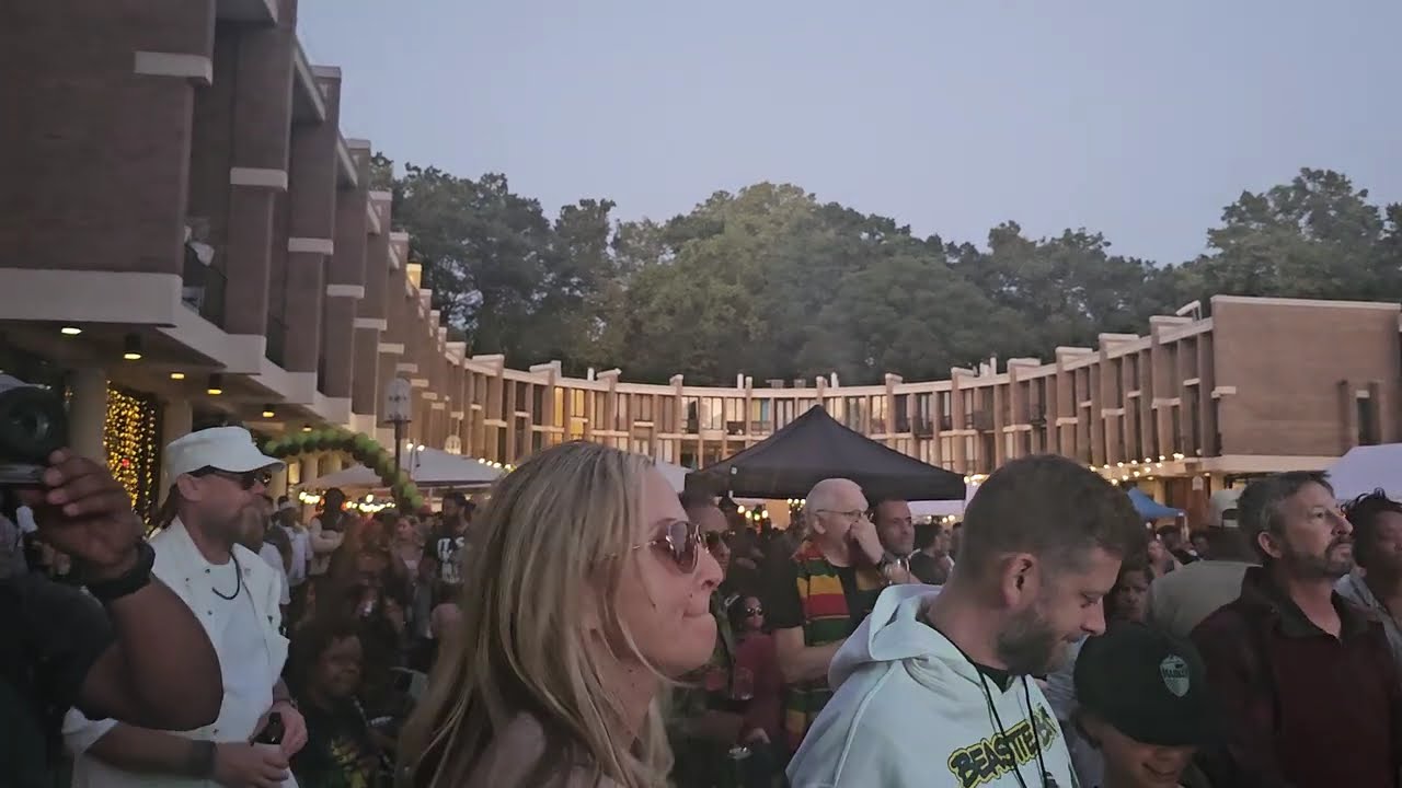**LEGENDARY Reggae Royalty RETURNS! Israel Vibration x Roots Radics Create PURE MAGIC 🔥 RARE FOOTAGE