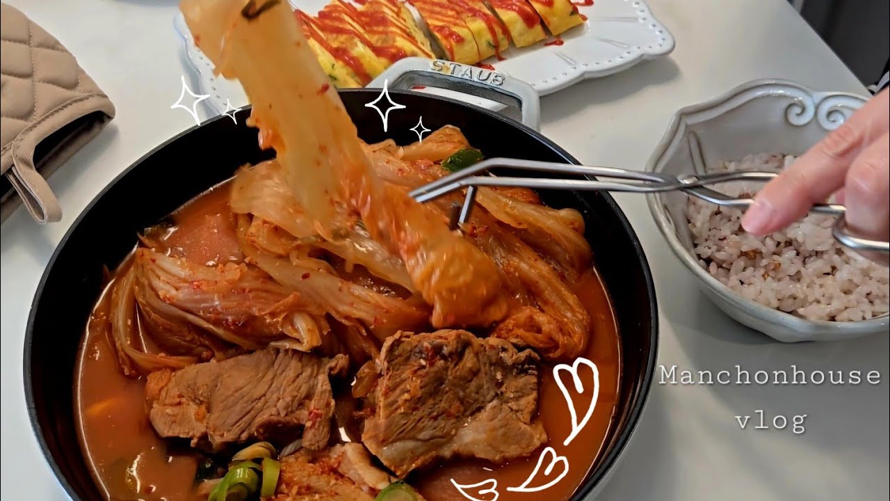 눈오는날☃️ 뜨끈한 돼지고기 통김치찜ㅣ 집코바치킨 ㅣ김떡순,매콤볶음잡채&슴슴한 시금치된장국&수제군만두🥟
