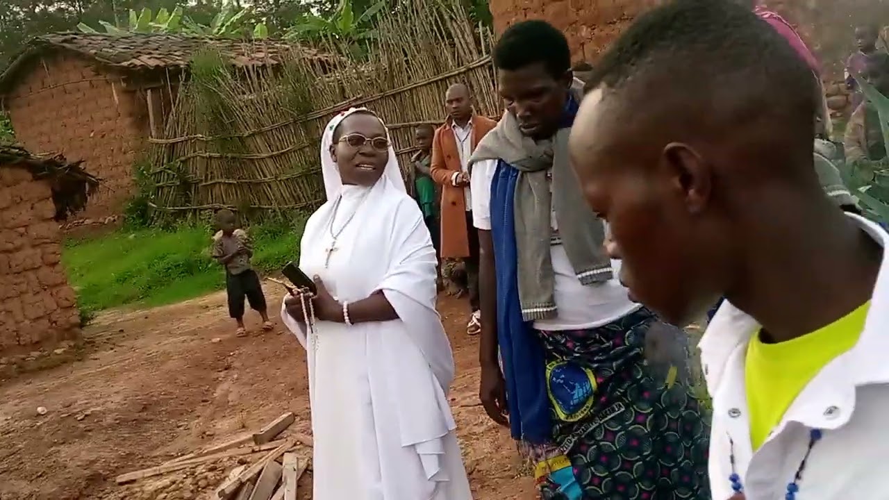 Bajyiye gusenyera shitani mu karere ka Muhanga/ Nyarusange