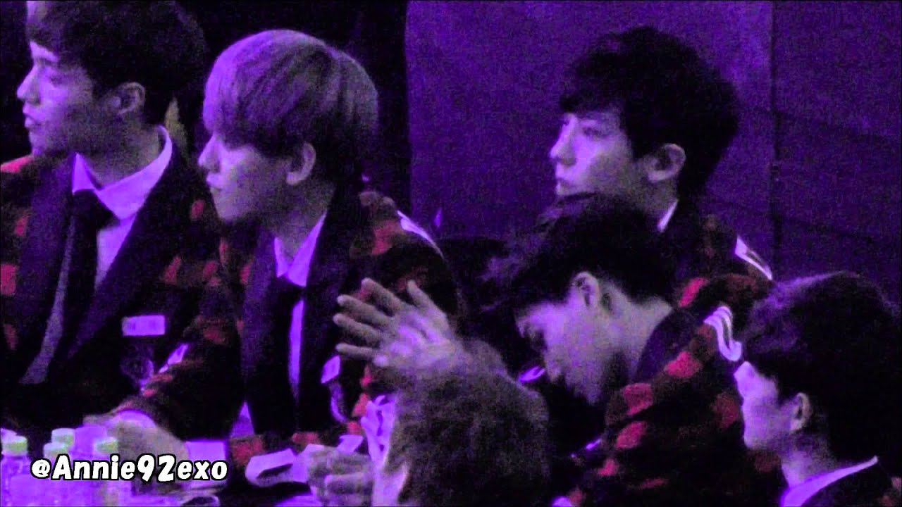 140123 29 EXO 엑소 Baekhyun Chanyeol during 4minute @ Seoul Music Awards 2014 서울가요대상 artists seat