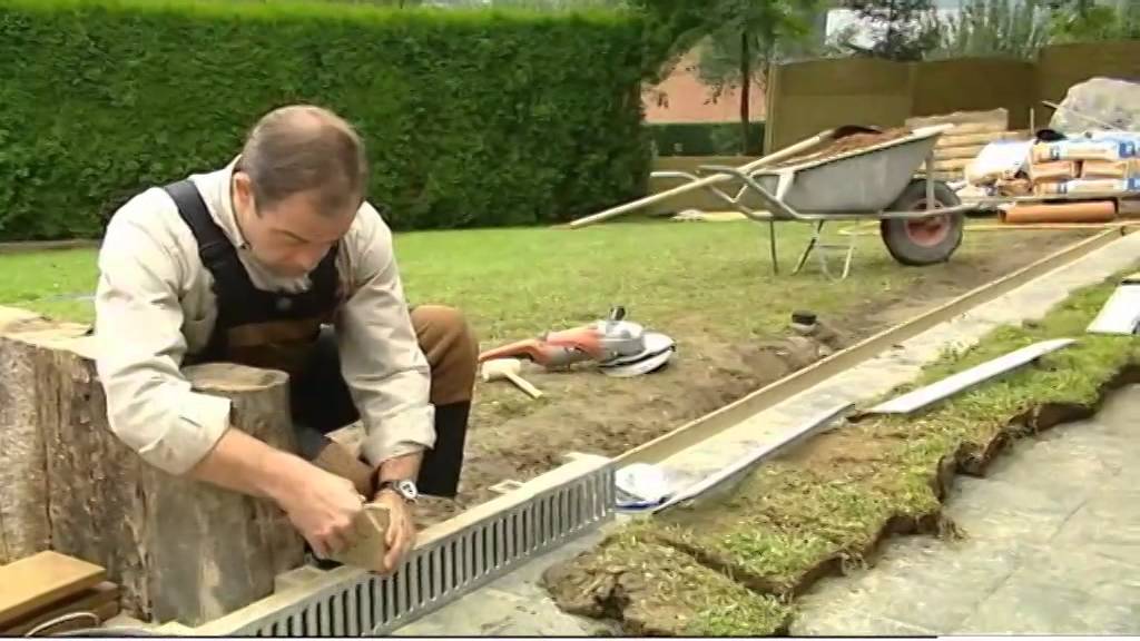 Placer une terrasse et des rigoles d'écoulement