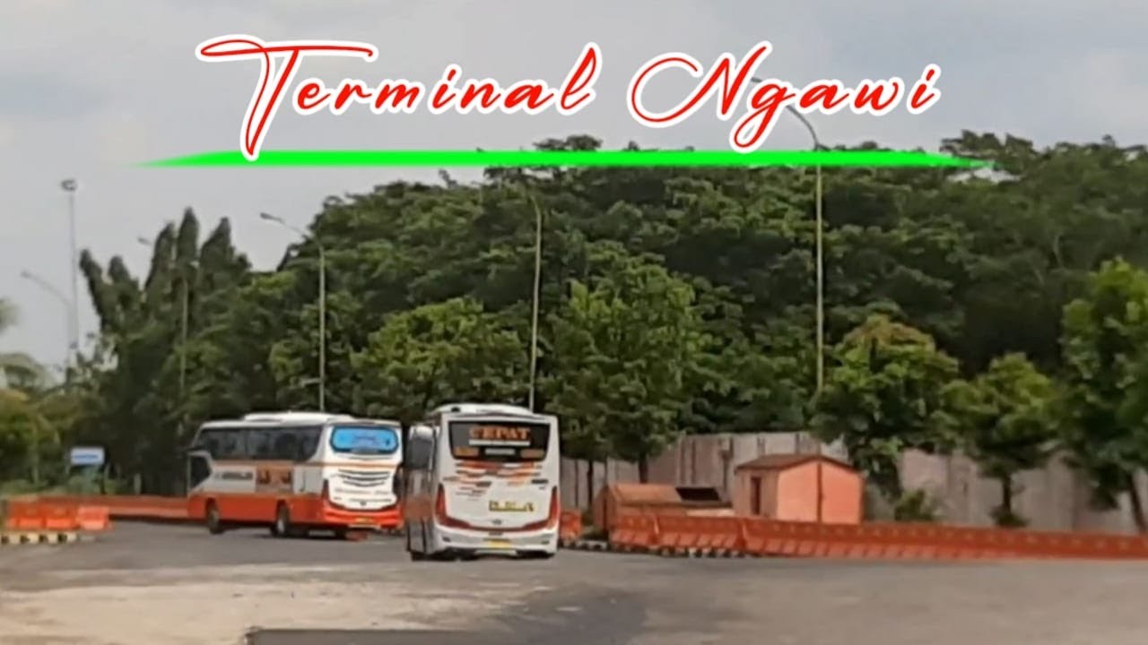 Aktifitas Pintu Masuk Terminal Ngawi pada siang hari, 17 Februari Tahun 2022