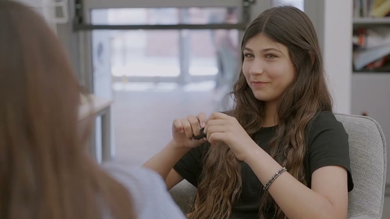 סצנות מתוך מסיבת הסיום של בי