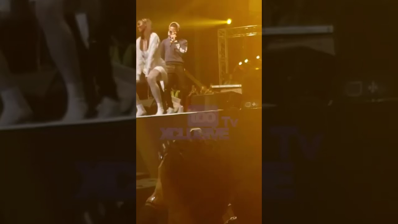 Wizkid Rocking Tiwa Savage on stage.